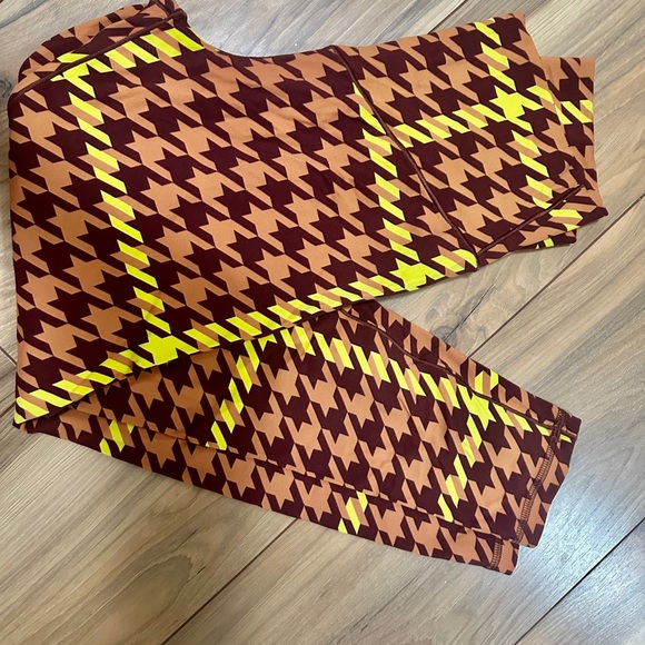 New without tags aerie Offline Real Me Houndstooth Leggings - Picture 2 of 4